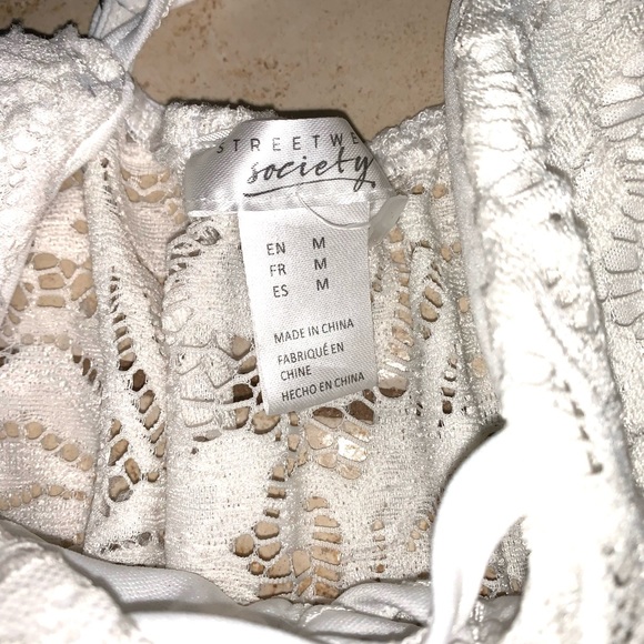 *SOLD ON OTHER SITE* Streetwear Society Floral Romper Size Medium - Picture 5 of 12